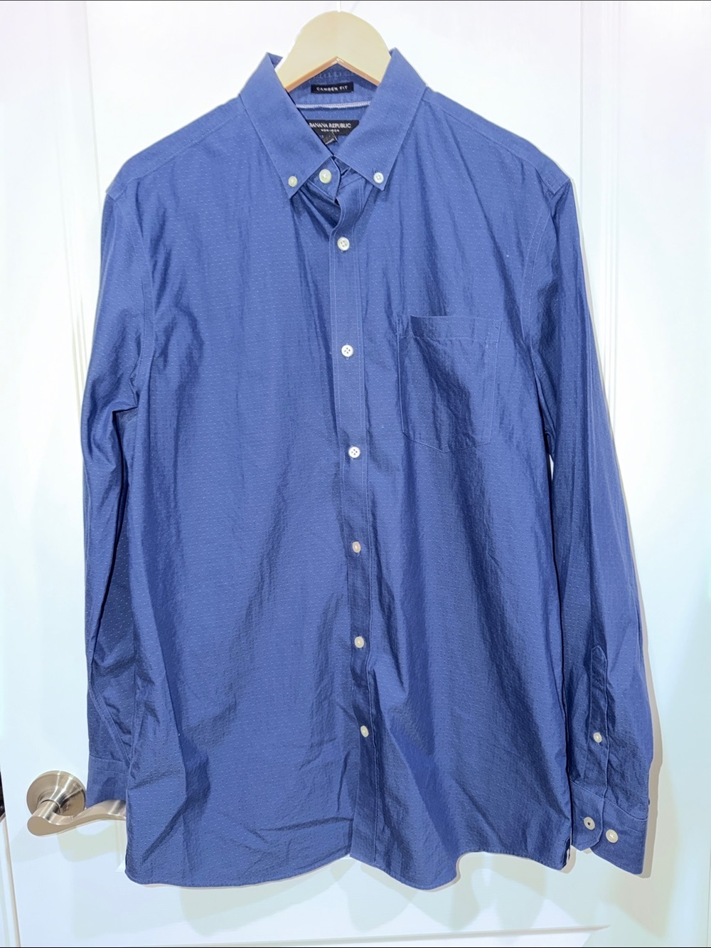Banana Republic Blue Long-Sleeve Button-Down Shirt with dots size large non iron